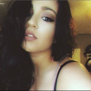 Meet your Posher, Tsambika